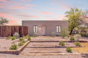 Cute & Cozy 2BR 1BA Adobe w Firepit Near UA & UMC, Low Summer Rates!
